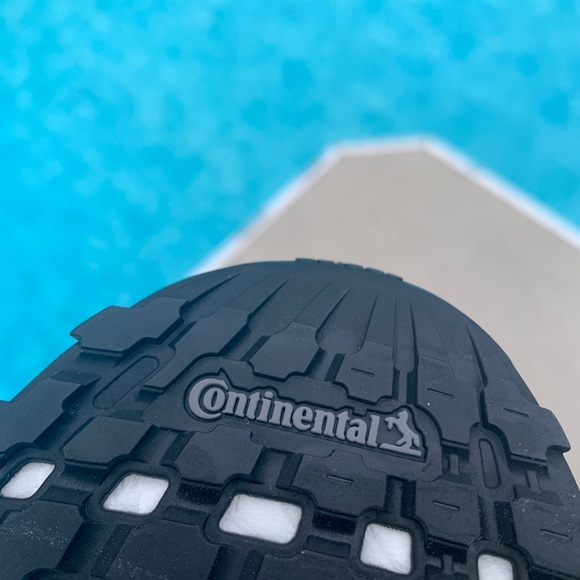 Adidas Ultraboost Continental Size 7 Womens - Picture 3 of 5